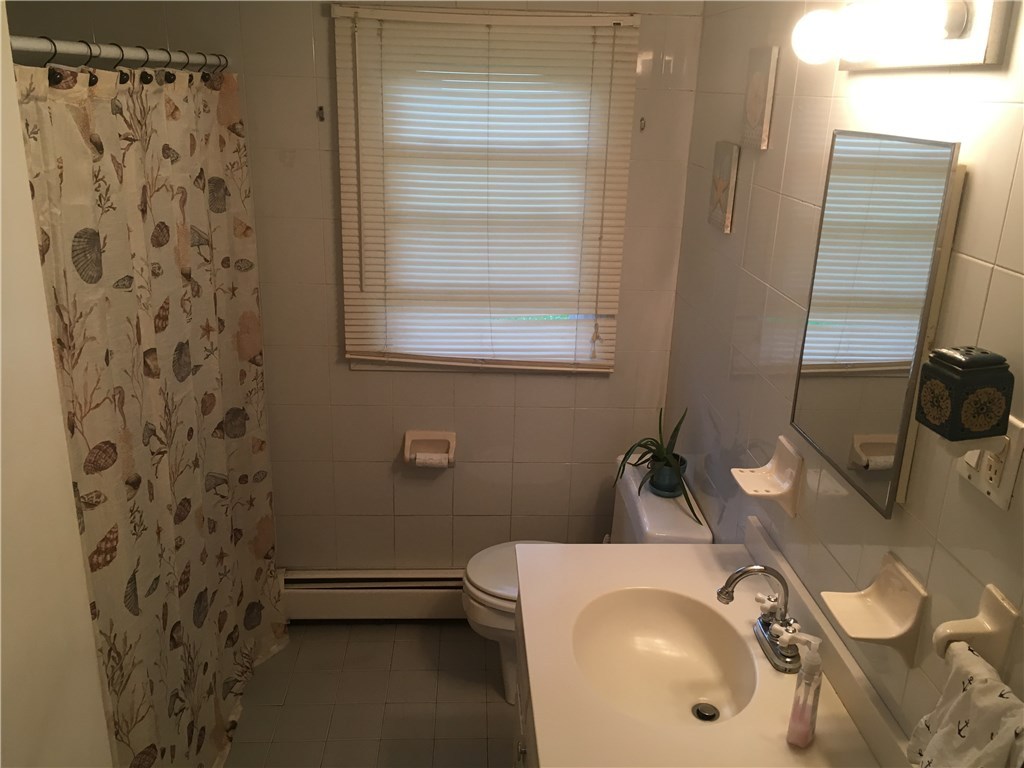104 Sachem Road Narragansett, RI 02882 - Photo 12 of 21 Gallery Image 12