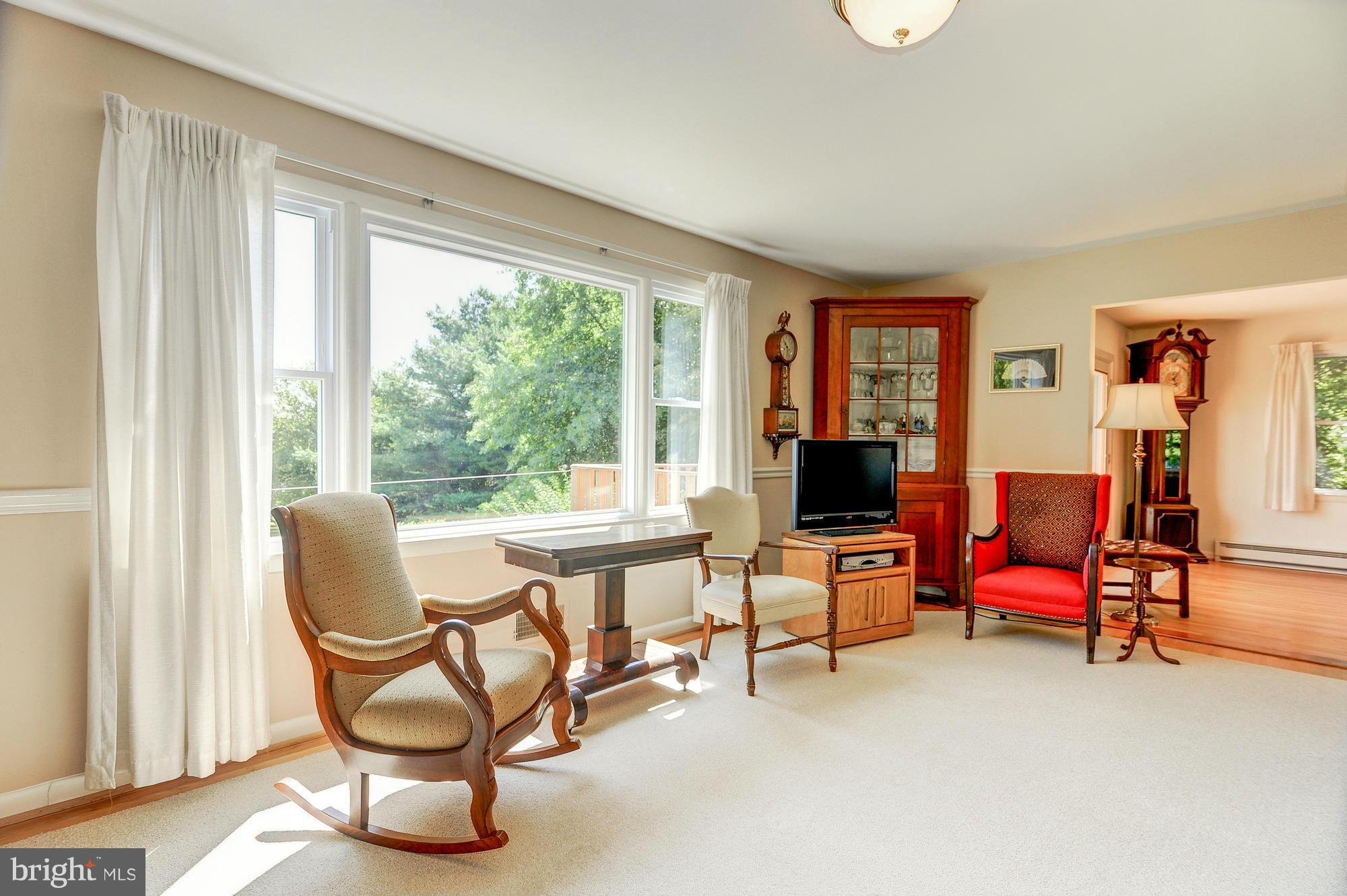 12642 Scaggsville Road Highland, MD 20777 - Photo 3 of 30 Living Room