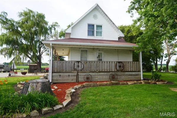 $410,000 | 9965 Fruit Road, Alhambra, IL 62001