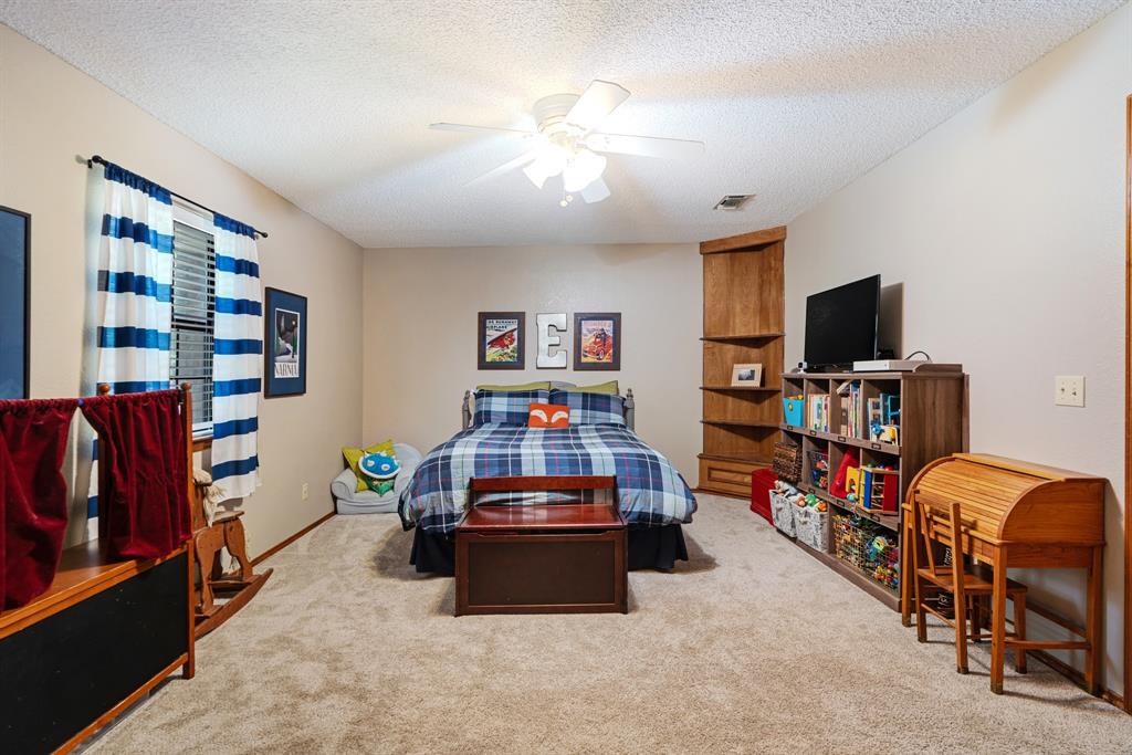 730 Cedar Creek Drive Reno, TX 75462 - Photo 20 of 28 a living room with furniture and a flat screen tv