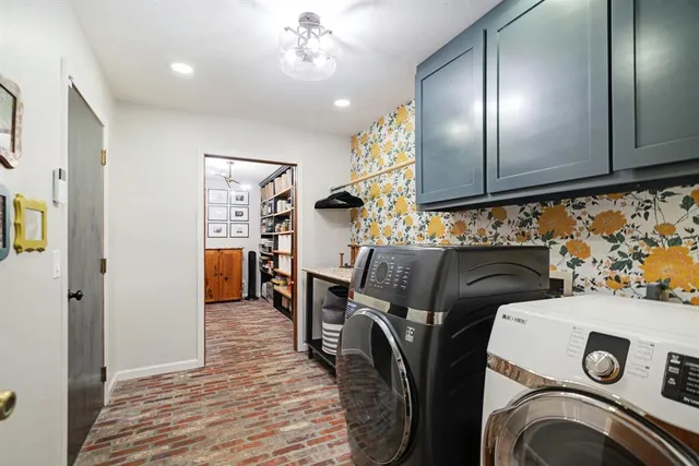 a view of a storage & utility room with washer and dryer