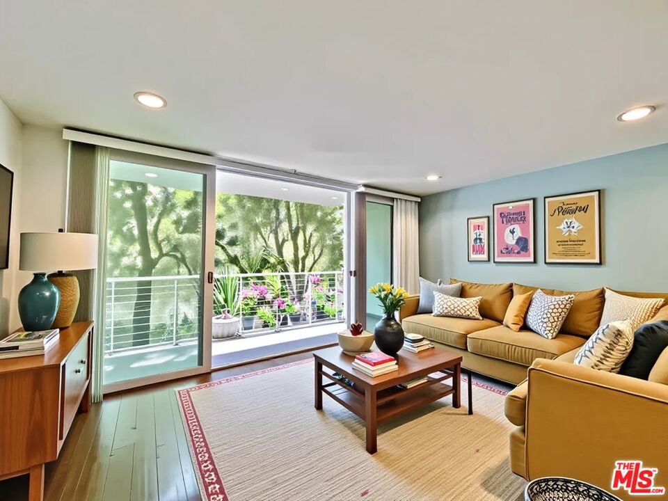 1920 Hillcrest Road, Unit 8 Los Angeles, CA 90068 - Photo 2 of 18