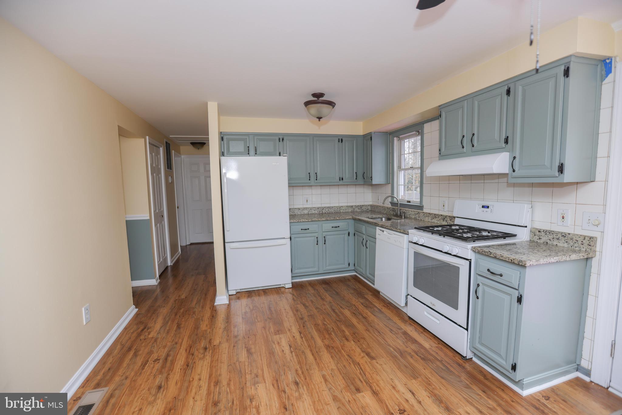 6013 Shady Spring Avenue Baltimore, MD 21237 - Photo 7 of 33