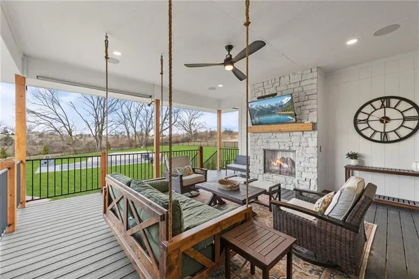 $2,250,000 | 7270 Northwest Fawn Avenue, Parkville, MO 64152