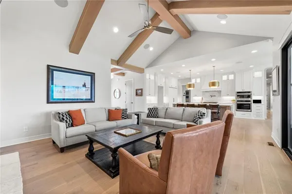 $2,250,000 | 7270 Northwest Fawn Avenue, Parkville, MO 64152