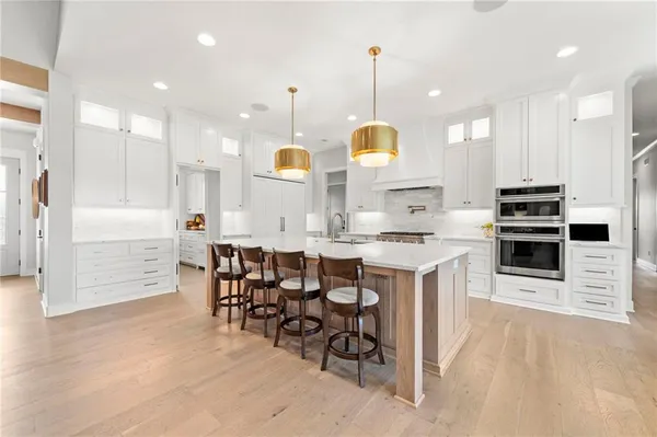 $2,250,000 | 7270 Northwest Fawn Avenue, Parkville, MO 64152