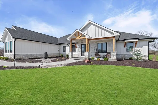 $2,250,000 | 7270 Northwest Fawn Avenue, Parkville, MO 64152