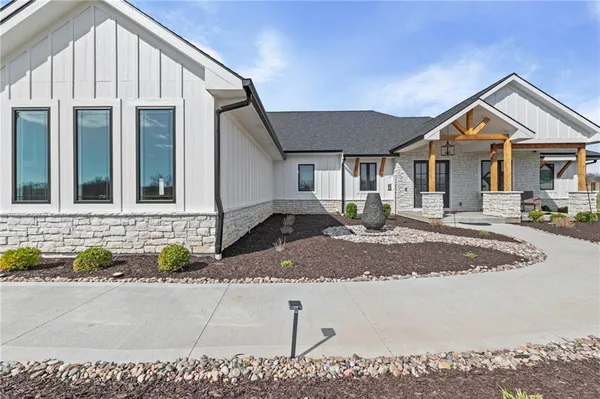 $2,250,000 | 7270 Northwest Fawn Avenue, Parkville, MO 64152