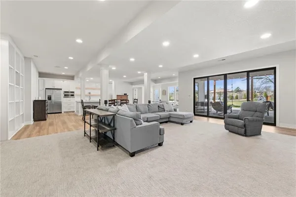 $2,250,000 | 7270 Northwest Fawn Avenue, Parkville, MO 64152