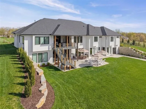 $2,250,000 | 7270 Northwest Fawn Avenue, Parkville, MO 64152