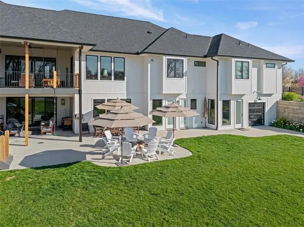 $2,250,000 | 7270 Northwest Fawn Avenue, Parkville, MO 64152