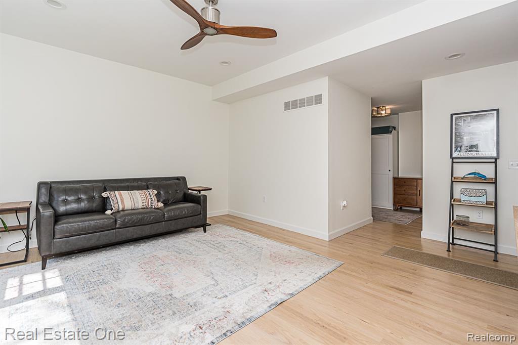204 Charles Road Rochester, MI 48307 - Photo 10 of 28