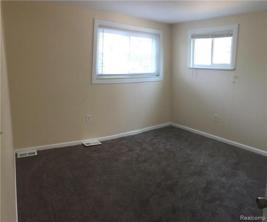 2985 Emmons Avenue Rochester Hills, MI 48307 - Photo 25 of 39