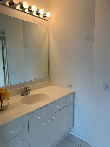 $299,000 | 1720 Maple Avenue, Unit 1170, Evanston, IL 60201