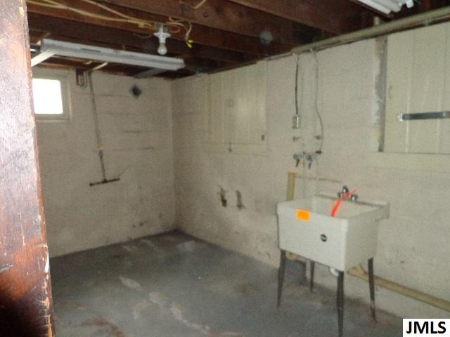 201 Henrietta Street Jackson, MI 49203 - Photo 6 of 24 Photo 6