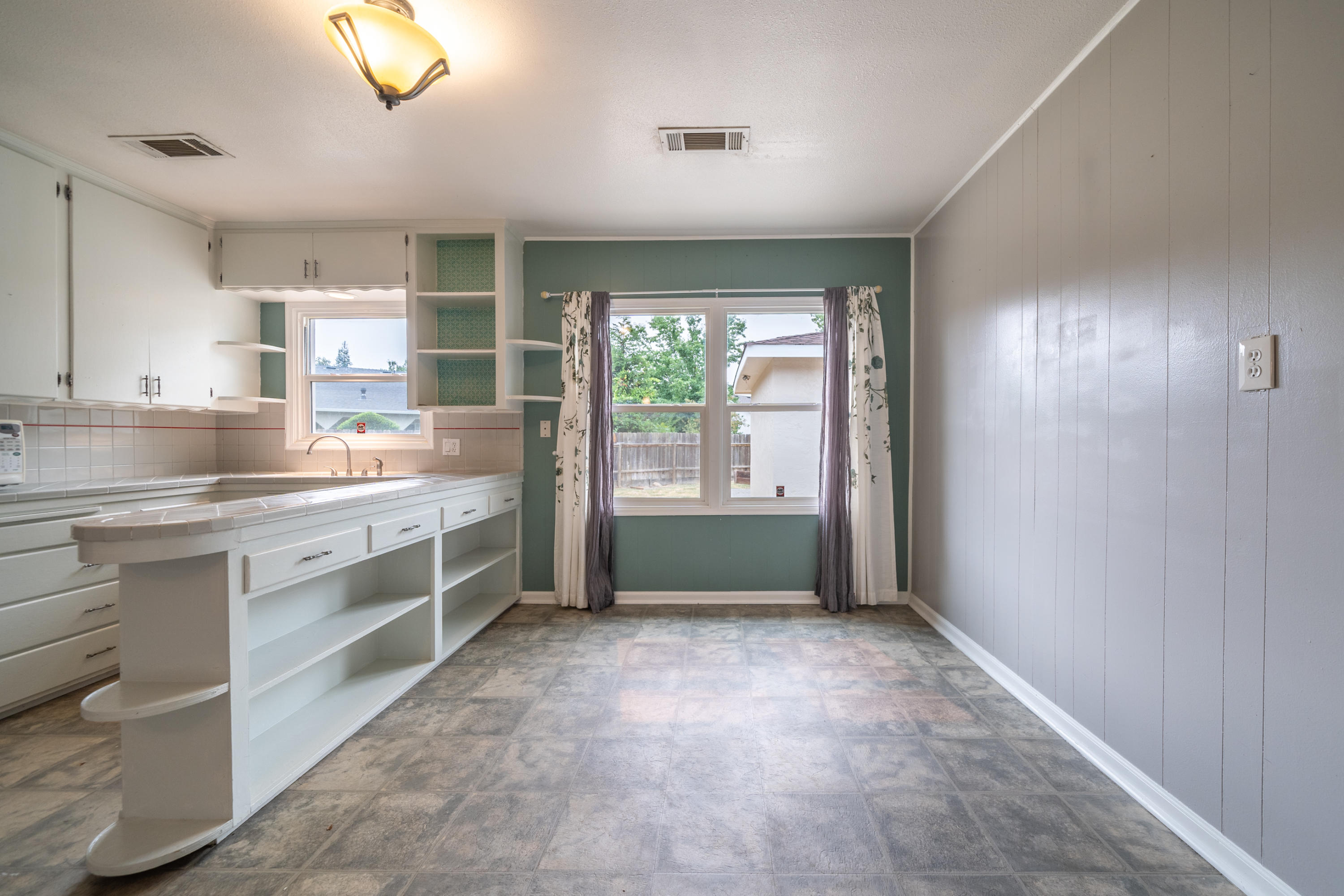 5286 East Bonnyview Road Redding, CA 96001 - Photo 17 of 65 5286 East Bonnyview Rd-17