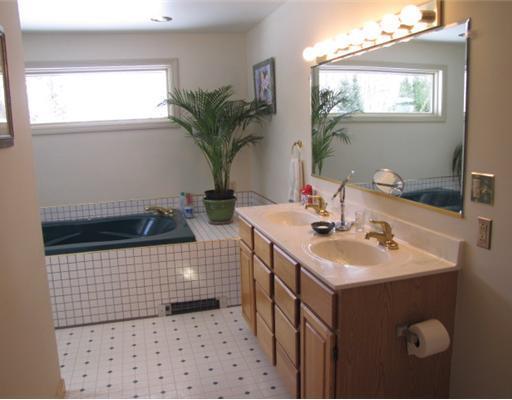 21 Fiddlehead Farm Lane Readfield, ME 04355 - Photo 8 of 15 Bathroom.