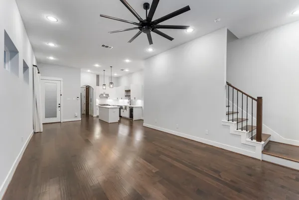 $2,500 | 113 Coronado Street, Houston, TX 77009