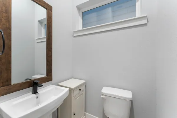 $2,500 | 113 Coronado Street, Houston, TX 77009