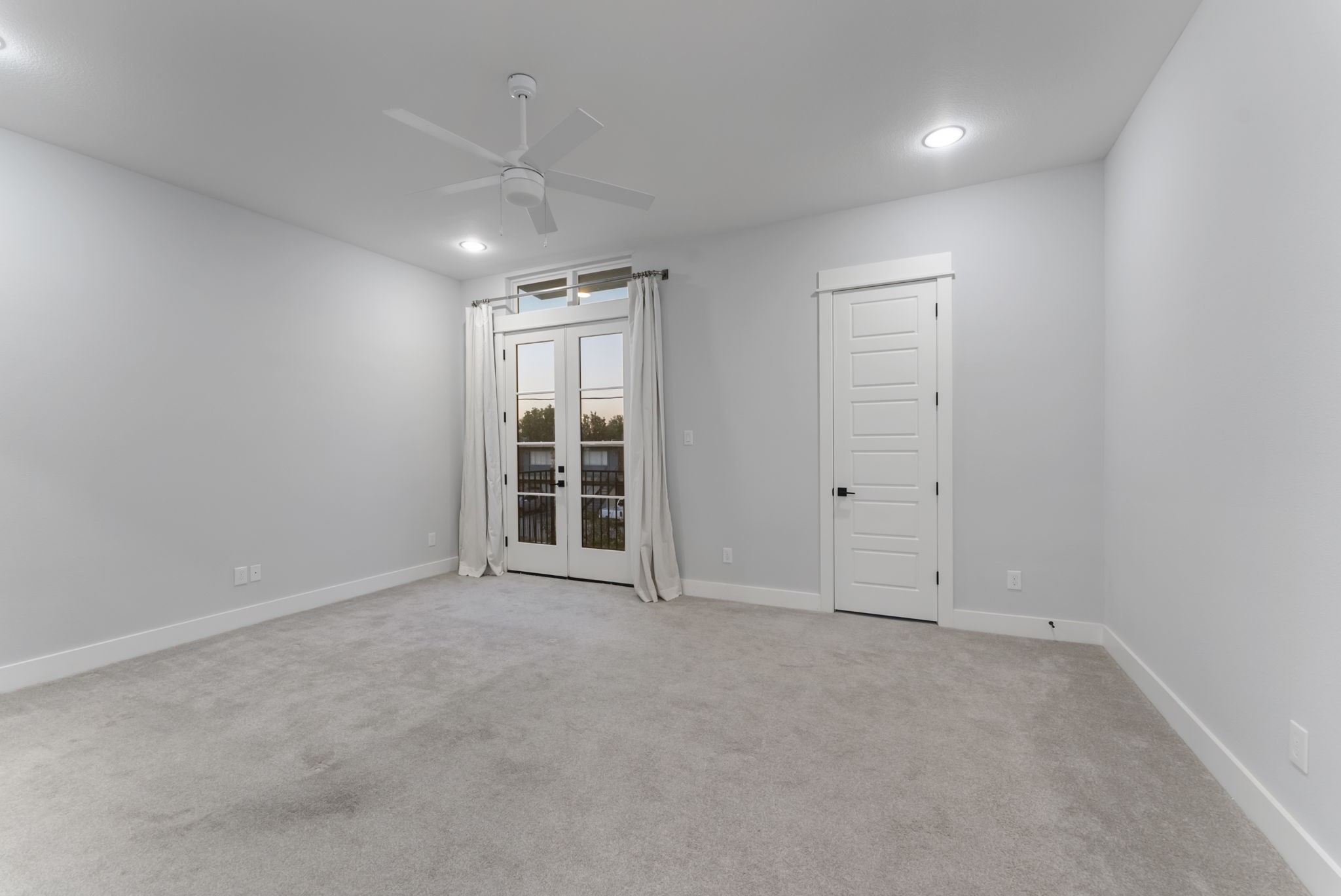113 Coronado Street Houston, TX 77009 - Photo 18 of 39 an empty room with entrance and door