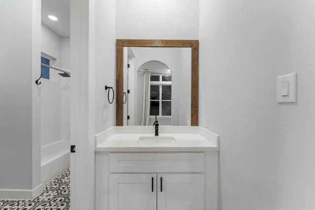 $2,775 | 113 Coronado Street, Houston, TX 77009