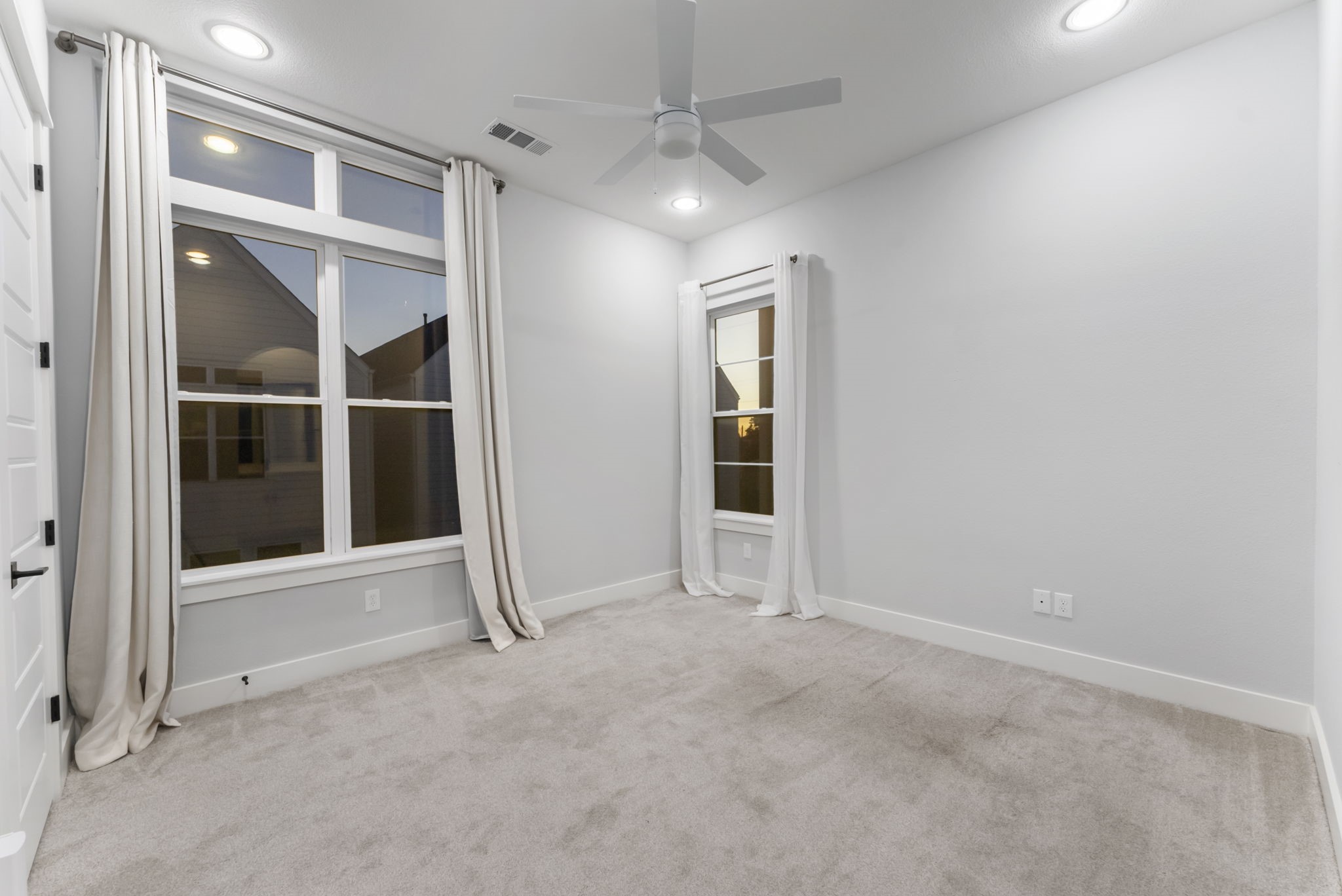 113 Coronado Street Houston, TX 77009 - Photo 32 of 39 an empty room with closet and windows