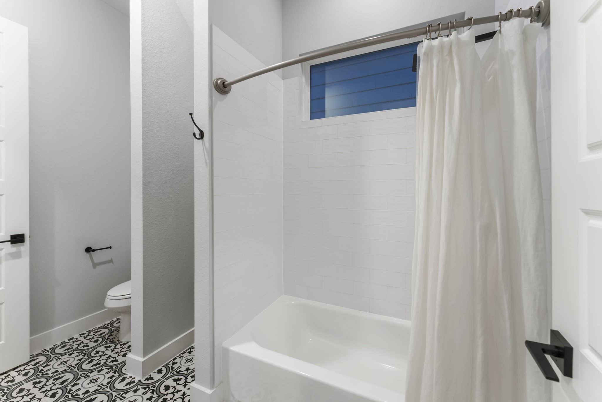 113 Coronado Street Houston, TX 77009 - Photo 35 of 39 a bathroom with a shower a toilet and a bathtub