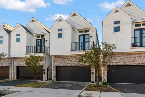 $2,500 | 113 Coronado Street, Houston, TX 77009