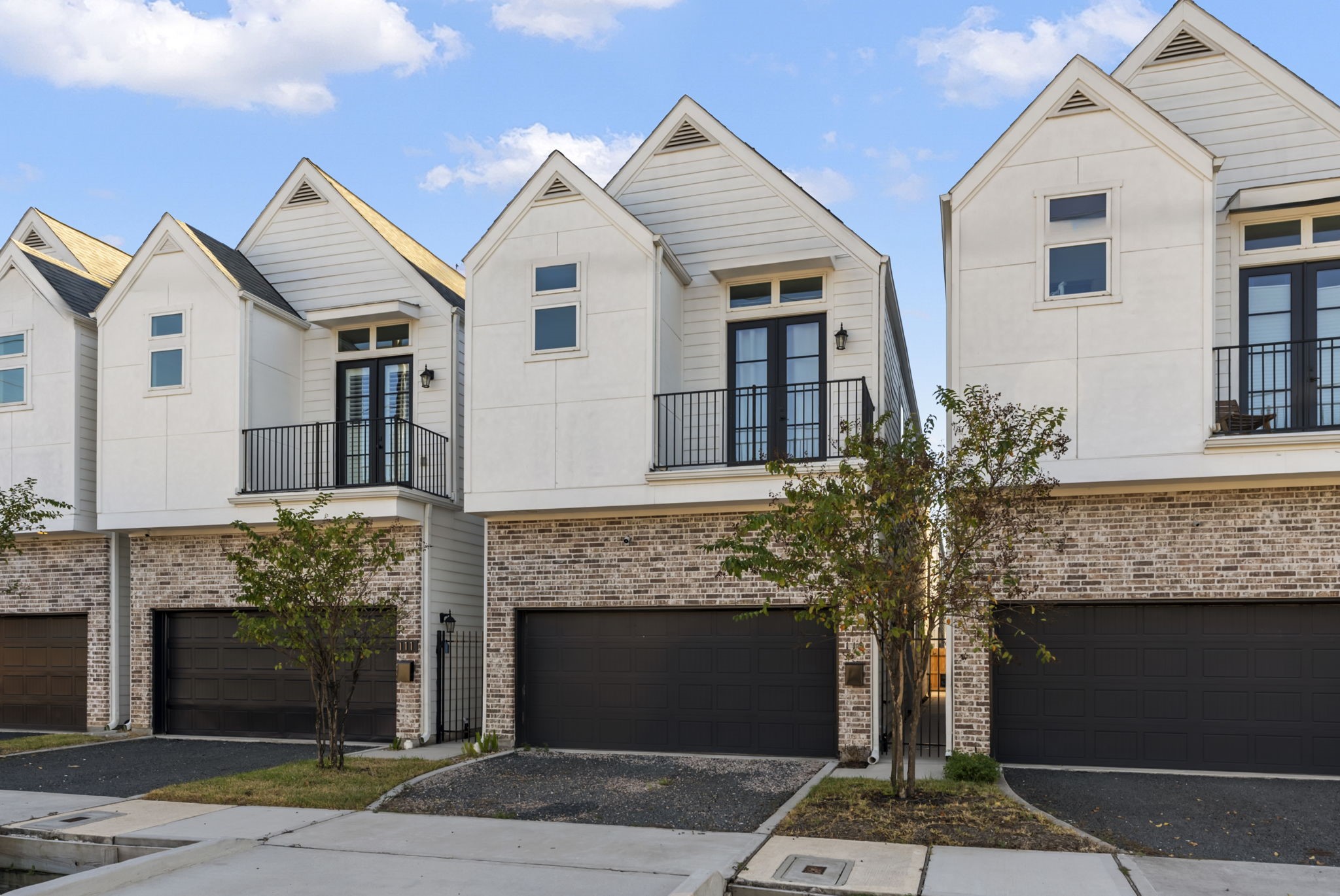113 Coronado Street Houston, TX 77009 - Photo 39 of 39 a front view of a house with a garden