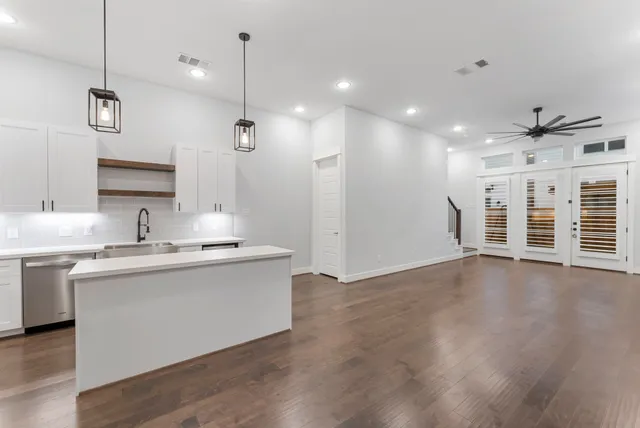 $2,775 | 113 Coronado Street, Houston, TX 77009