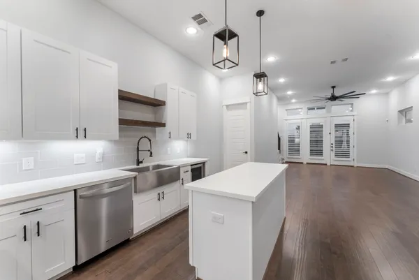 $2,500 | 113 Coronado Street, Houston, TX 77009