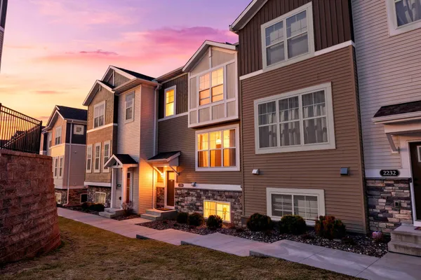 $354,500 | 2230 Gateway Curve, North St. Paul, MN 55109