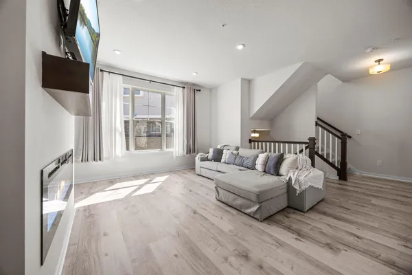 $354,500 | 2230 Gateway Curve, North St. Paul, MN 55109