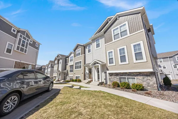 $354,500 | 2230 Gateway Curve, North St. Paul, MN 55109