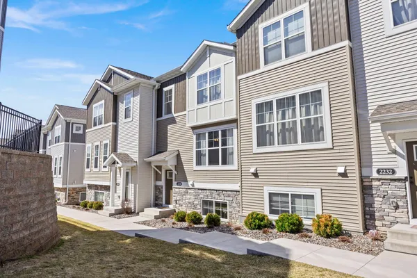 $354,500 | 2230 Gateway Curve, North St. Paul, MN 55109