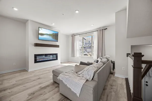 $354,500 | 2230 Gateway Curve, North St. Paul, MN 55109