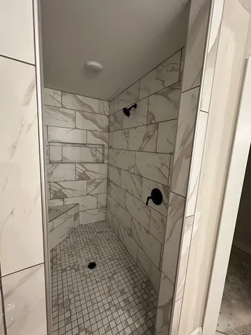 an empty room with windows and ceiling fan view