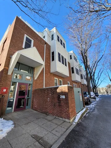 $3,950 | 218 Thorndike Street, Unit 301, Cambridge, MA 02141