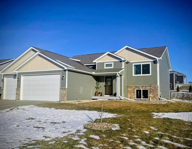 $369,900 | 922 Mulberry Avenue, Montgomery, MN 56069