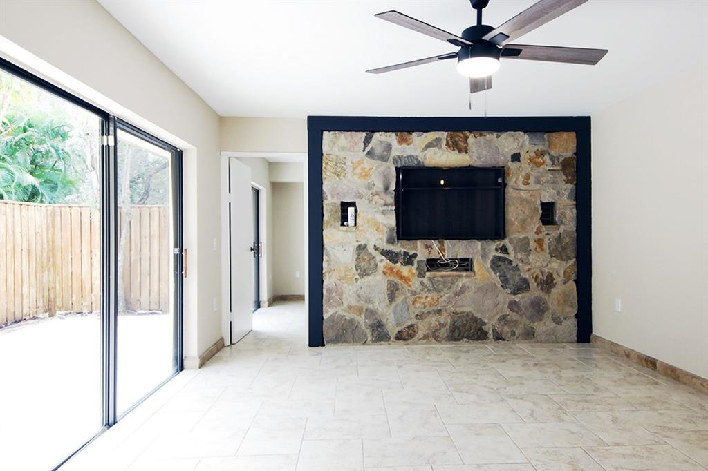 1700 Embassy Drive, Unit 402 West Palm Beach, FL 33401 - Photo 3 of 38 a view of entryway