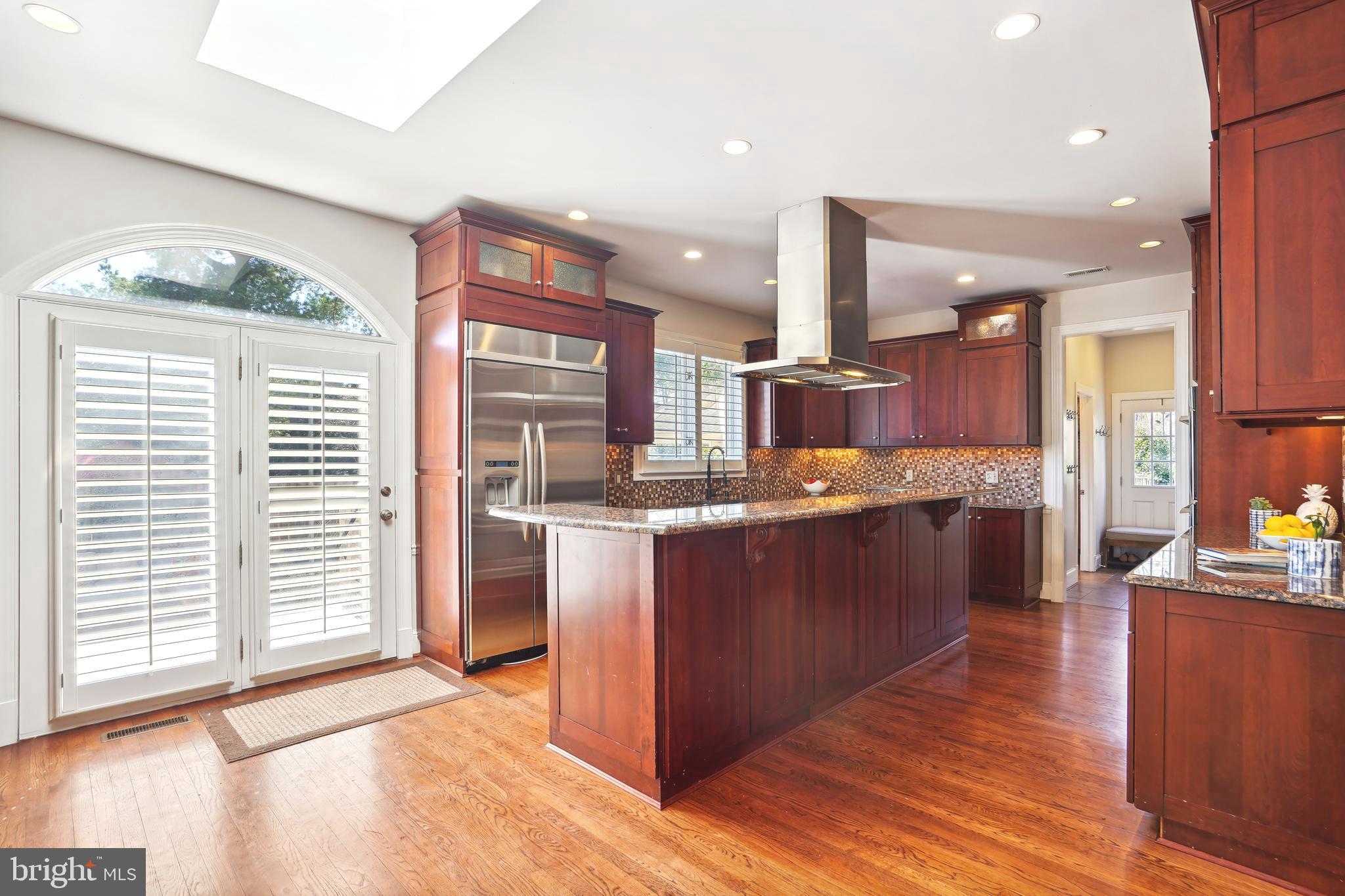 8611 Split Oak Circle Bethesda, MD 20817 - Photo 14 of 60 Chef's Kitchen