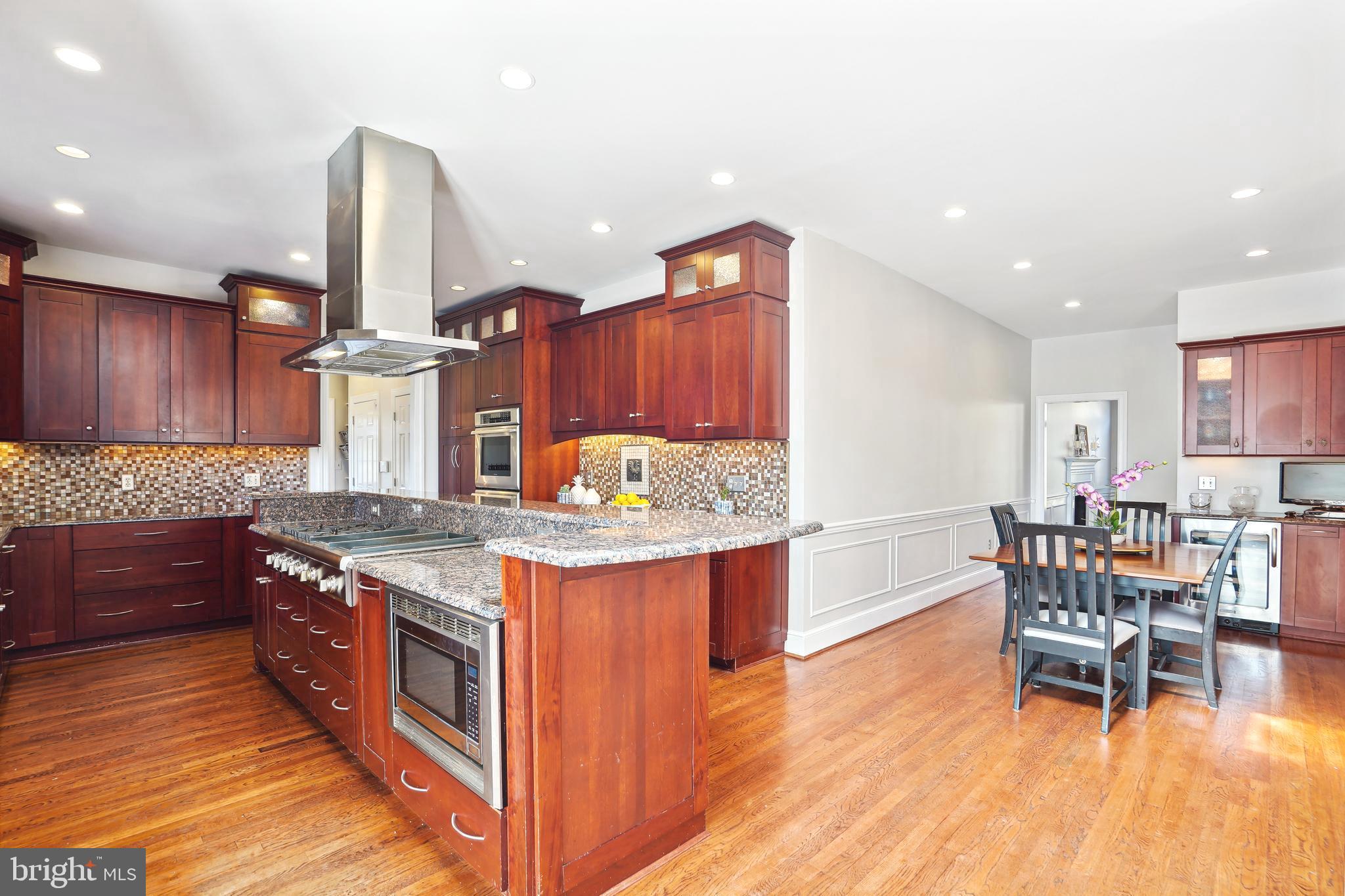 8611 Split Oak Circle Bethesda, MD 20817 - Photo 15 of 60 Chef's Kitchen