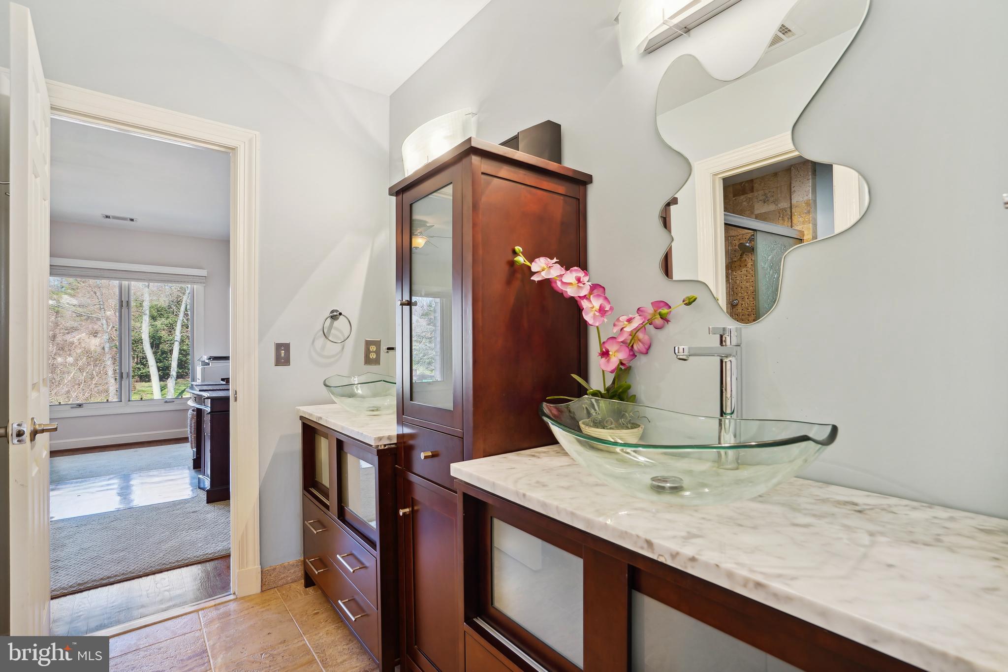 8611 Split Oak Circle Bethesda, MD 20817 - Photo 31 of 60 Buddy Bathrom