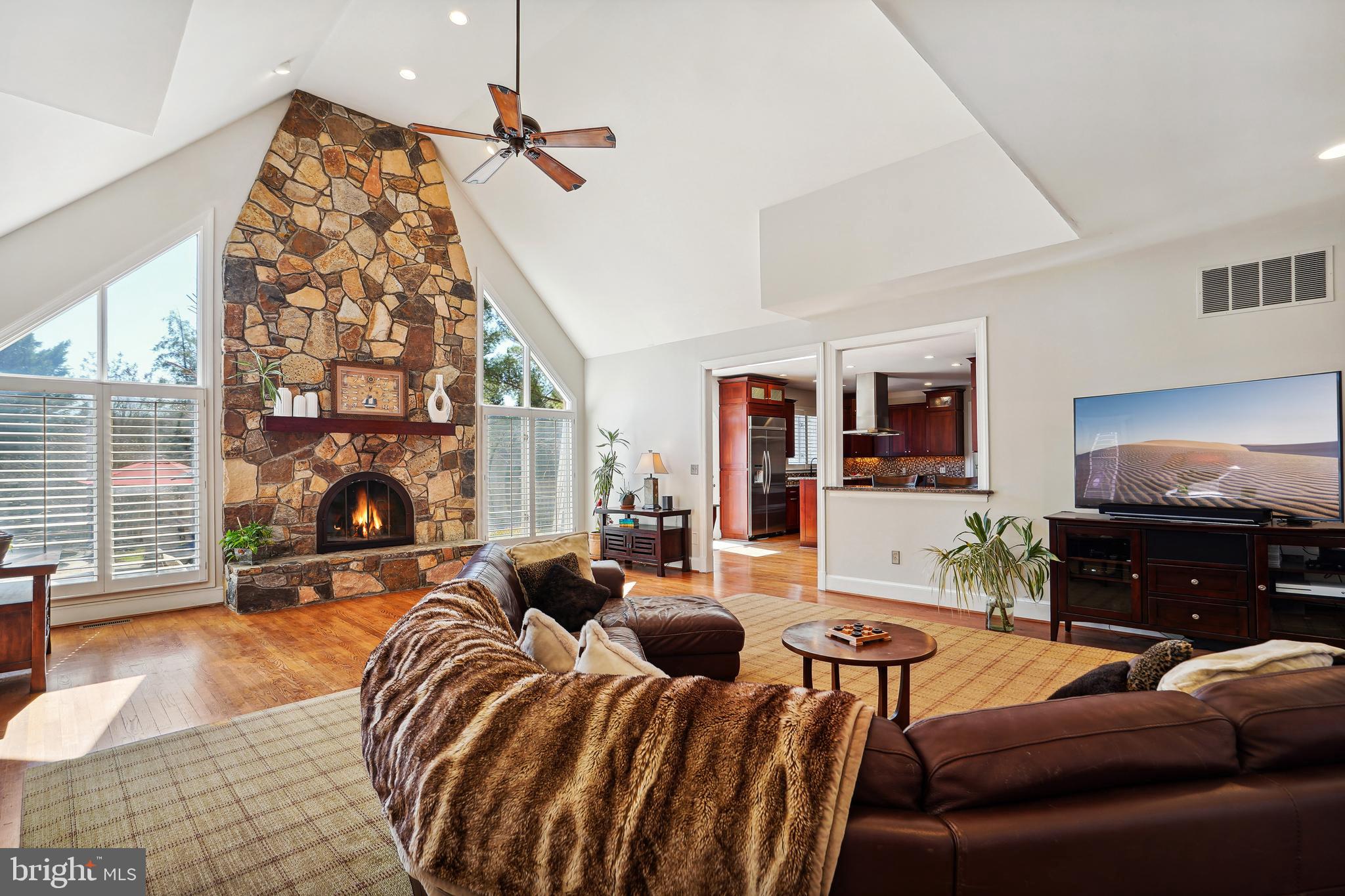 8611 Split Oak Circle Bethesda, MD 20817 - Photo 9 of 60 Great Room