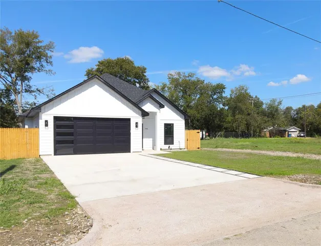 $349,000 | 706 East 11th Avenue, Corsicana, TX 75110