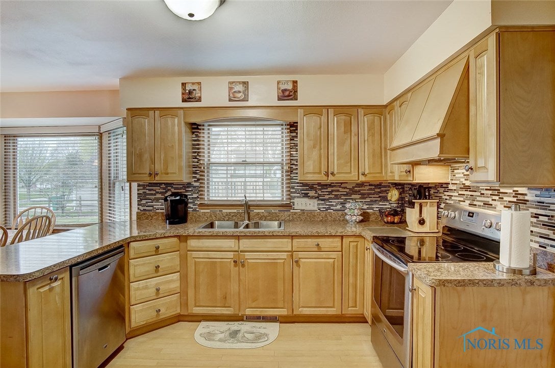 406 Eagle Point Road Rossford, OH 43460 - Photo 11 of 35 Gallery Image 11