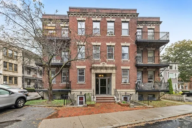 $528,000 | 8 Kinross Road, Unit 2, Boston, MA 02135