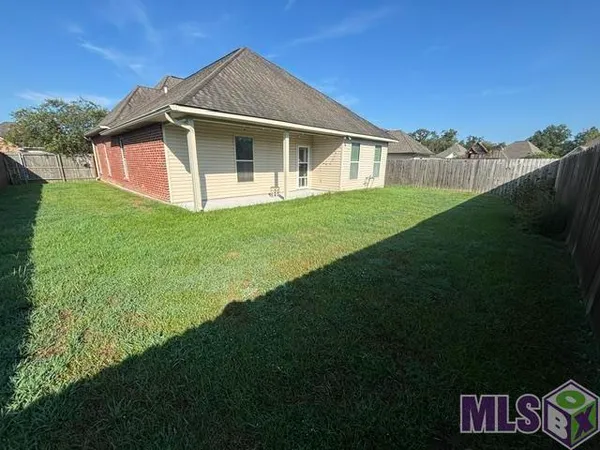 $2,300 | 18328 Crows Nest Drive, Prairieville, LA 70769