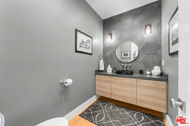 a view of livingroom with furniture and furniture