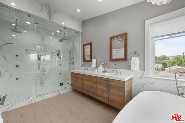 a view of livingroom with furniture